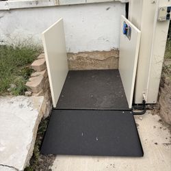 Wheel Chair Lift