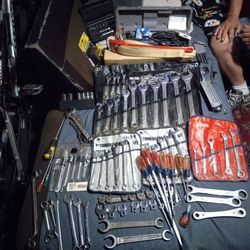 Huge tool lot craftsmanp
