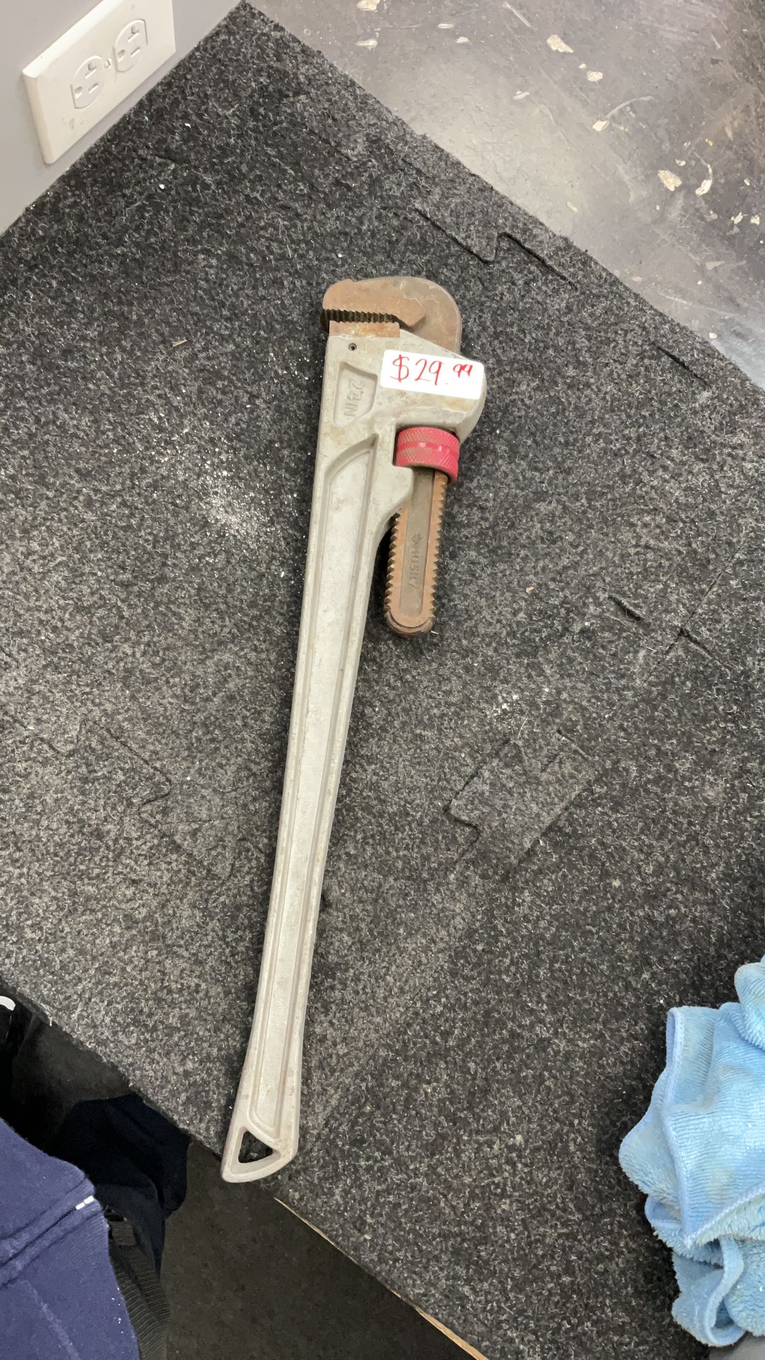Husky pipe wrench 24inch