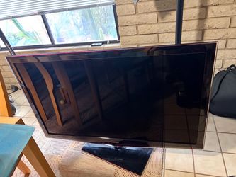 Samsung 55” TV with Remote on a Swivel Stand!