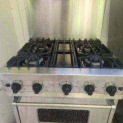 Phenomenal Viking GAS RANGE 30 INCH With Hood/ Light/Fan....EXCELLENT BUY MUST SEE