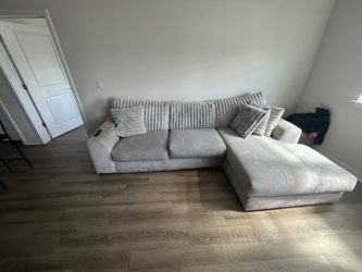 Couch White/greyish