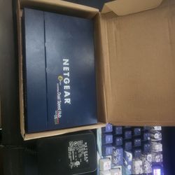Netgear DS104 Dual Ethernet Speed Hub 4 Port 10/100 Mbps