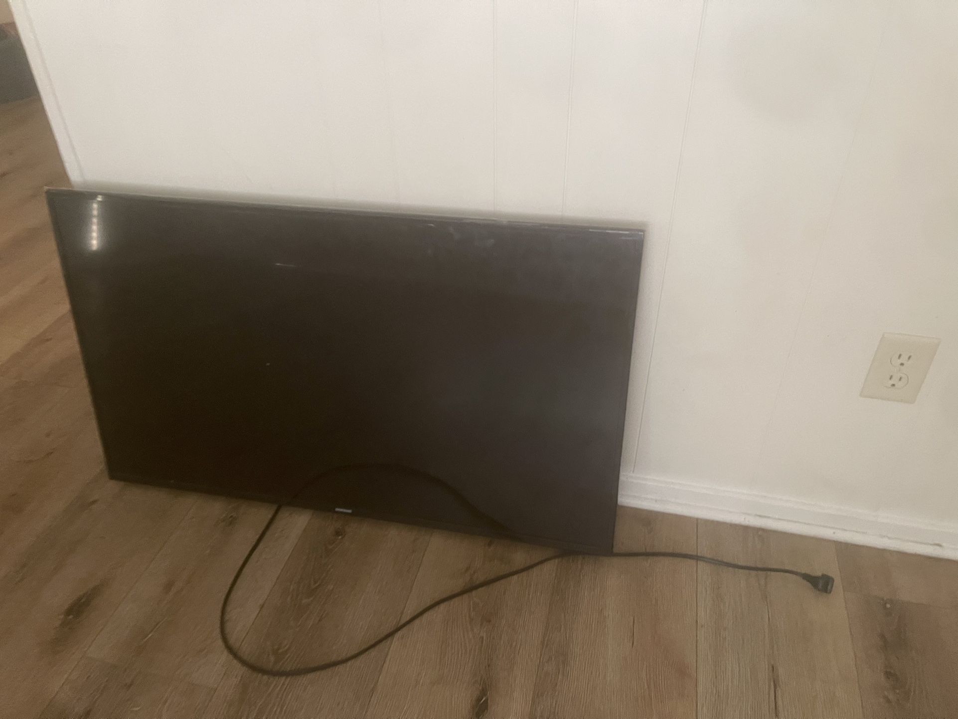 Samsung Tv W/ Roku Stick 