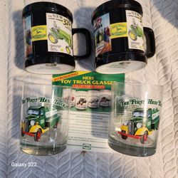 John Deere mugs + 1 glass