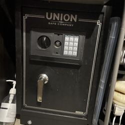 Union Safe On Wheels Have Code And Key
