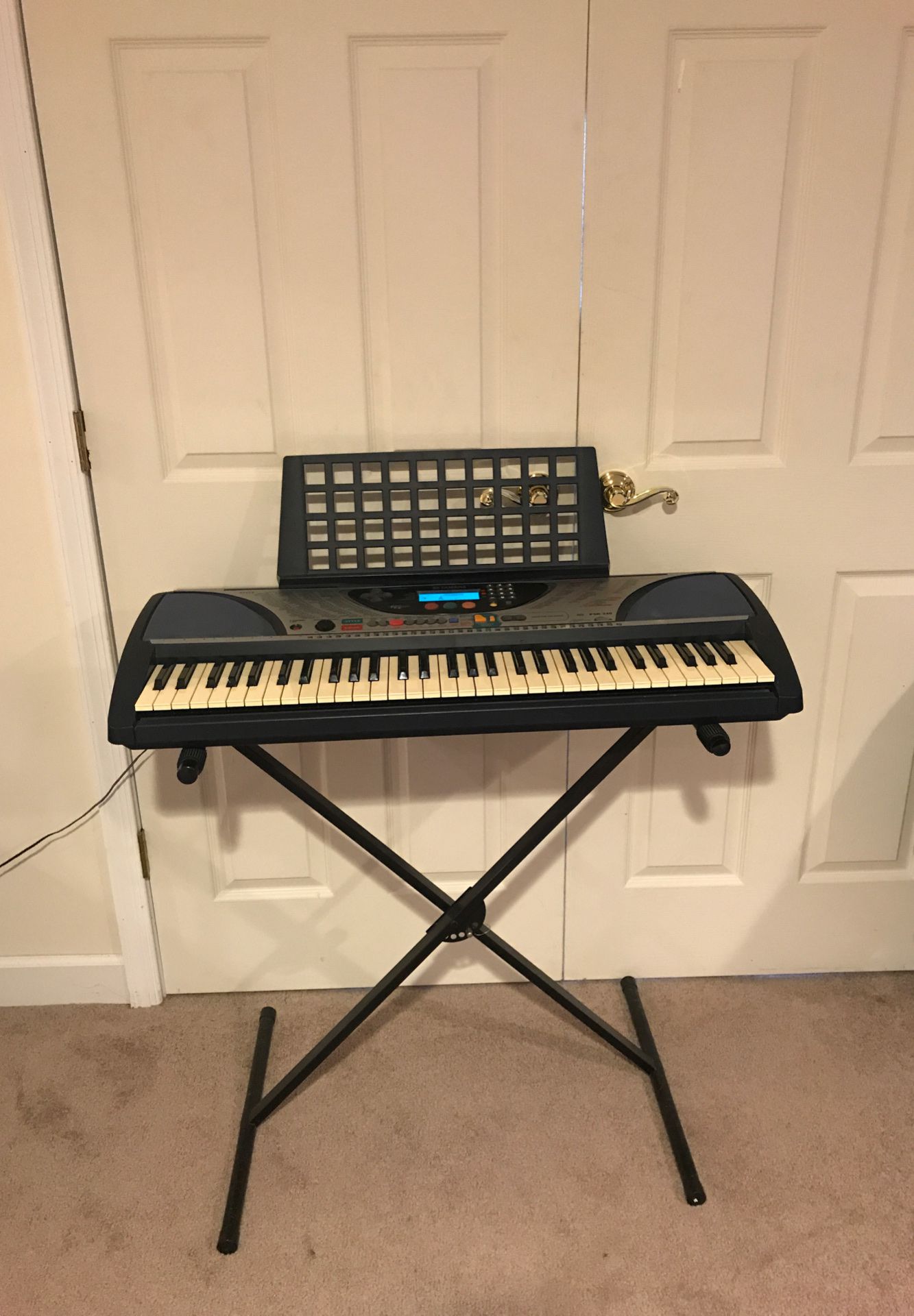Yamaha PSR-240 Keyboard Synth 61-key Digital Piano w/Star Wars Theme Built-in