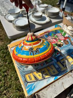 Vintage Schylling Metal Tin Toy Top Animals Merry-go-Round Carousel- Used