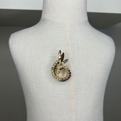 Gold tone brooch pin with amber and yellow green peridot tone stones 