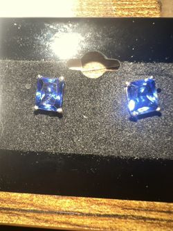 Women’s Blue Sapphire Earrings 