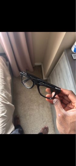 Meta Glasses Gen 2 , Transitional Lenses with On-Glasses Charger