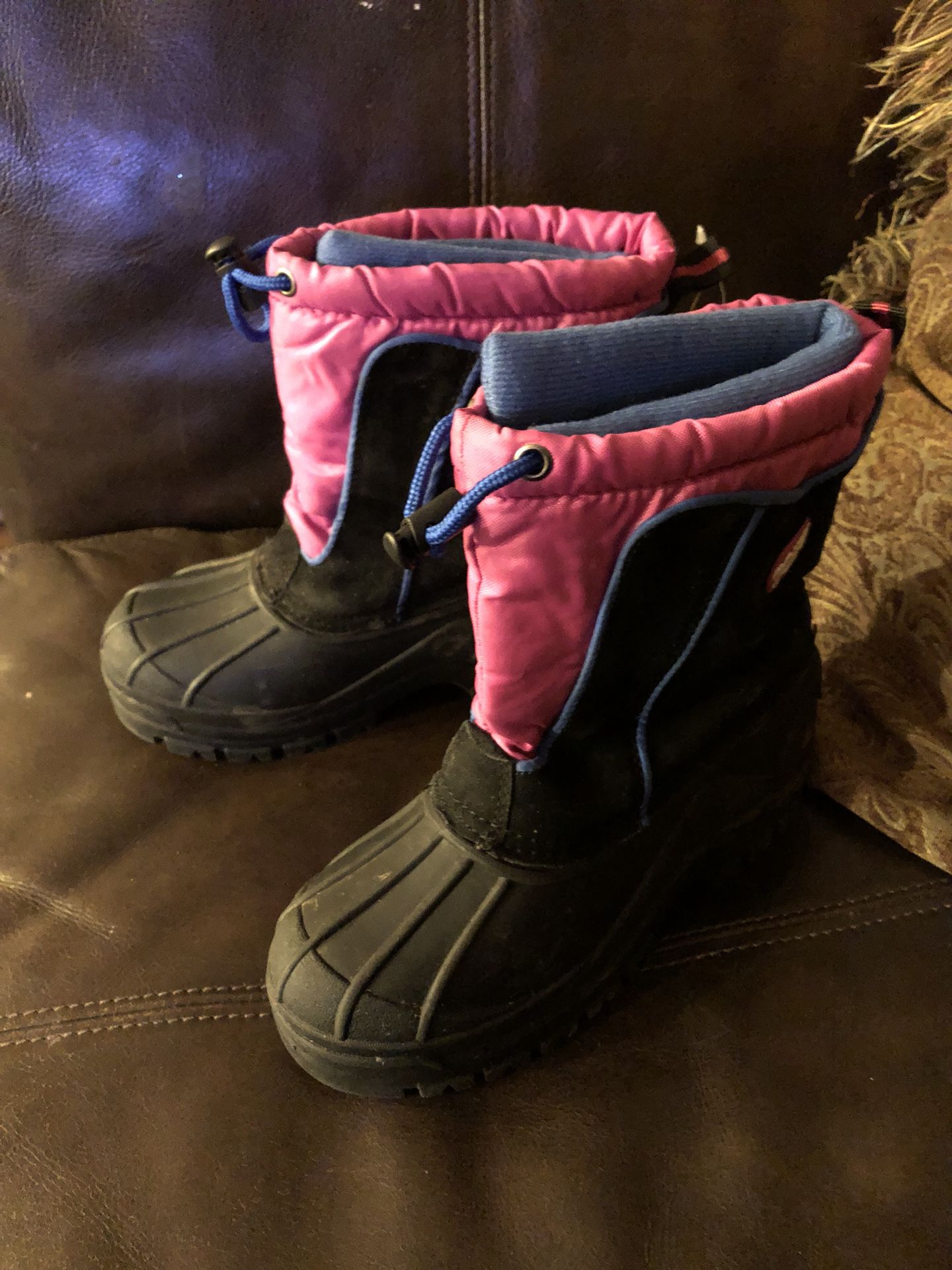 Girl snow boots size 2