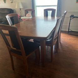 Dinning Table Perfect For Flip $150 Obo