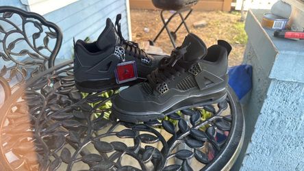 Jordan 4’s black cats 9.5