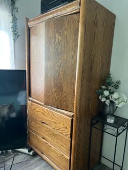 Solid oak tall dresser
