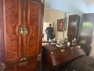 Beautiful cabinet 3 pieces all wood
