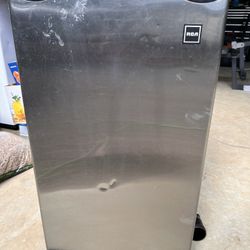 RCA Mini Fridge
