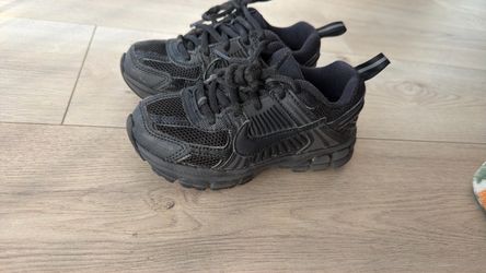 Boys 11c Nike vomeros $20