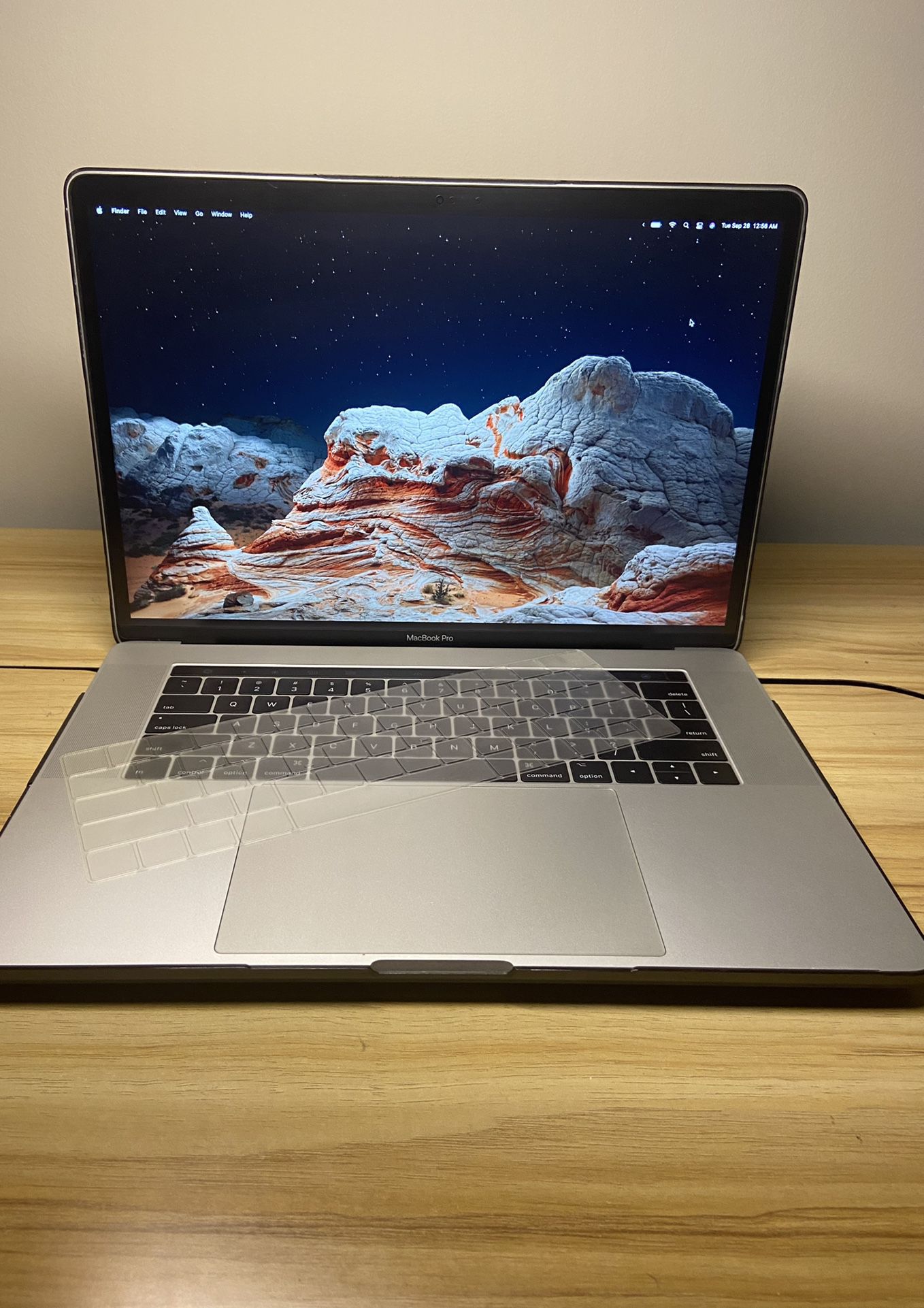 MacBook Pro 2017 15” i7 16gb, 1TB MINT for Sale in River Forest