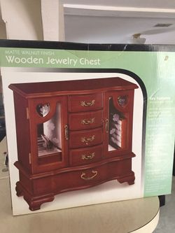 Wooden jewelry box