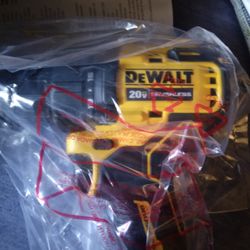 20v Dewalt  Brushless  Drill Driver With Carry Bag Charger And Batteries New