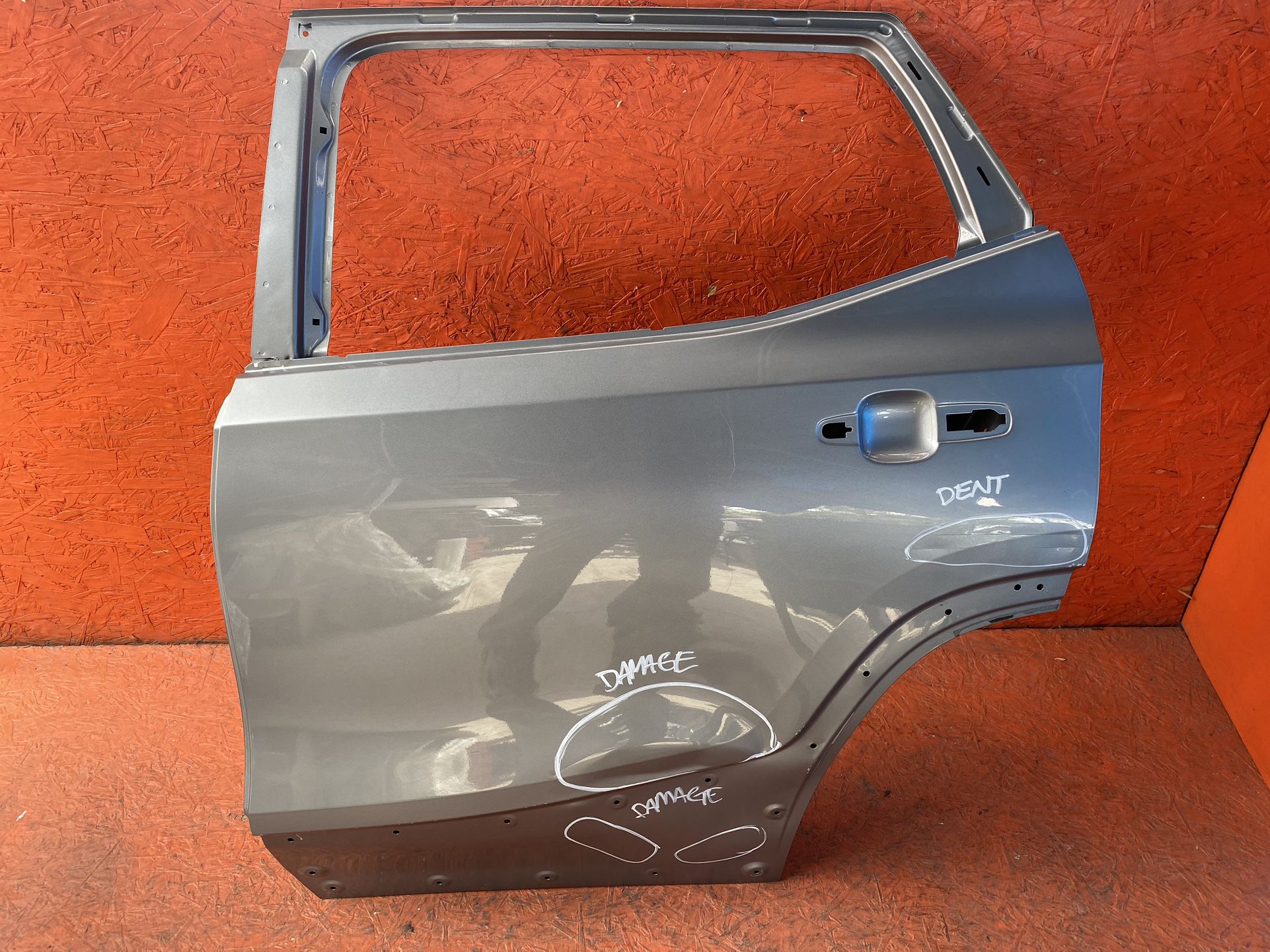 2018 - 2023 GMC TERRAIN LEFT DRIVER SIDE REAR DOOR SHELL OEM (contact info removed)8