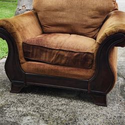 Couch (Ashley Furniture)