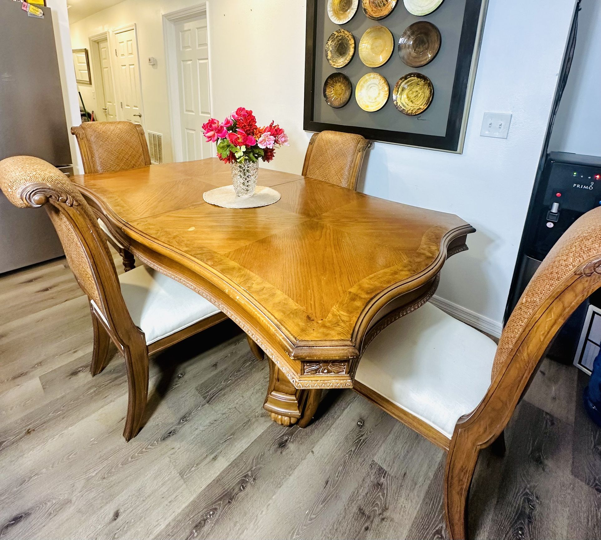 Beautiful Extendable Dining Table 