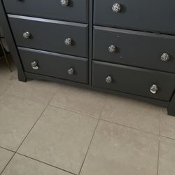 Dresser/changing Table 