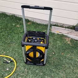 Dewalt 2100psi Electric Pressure Washer Like New $170 price is firm/ seminueva precio firme $170