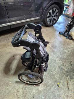 Single foldable jogging stroller