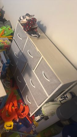 8 drawer infant/toddler dresser