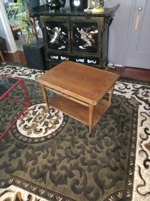 LANE End Table