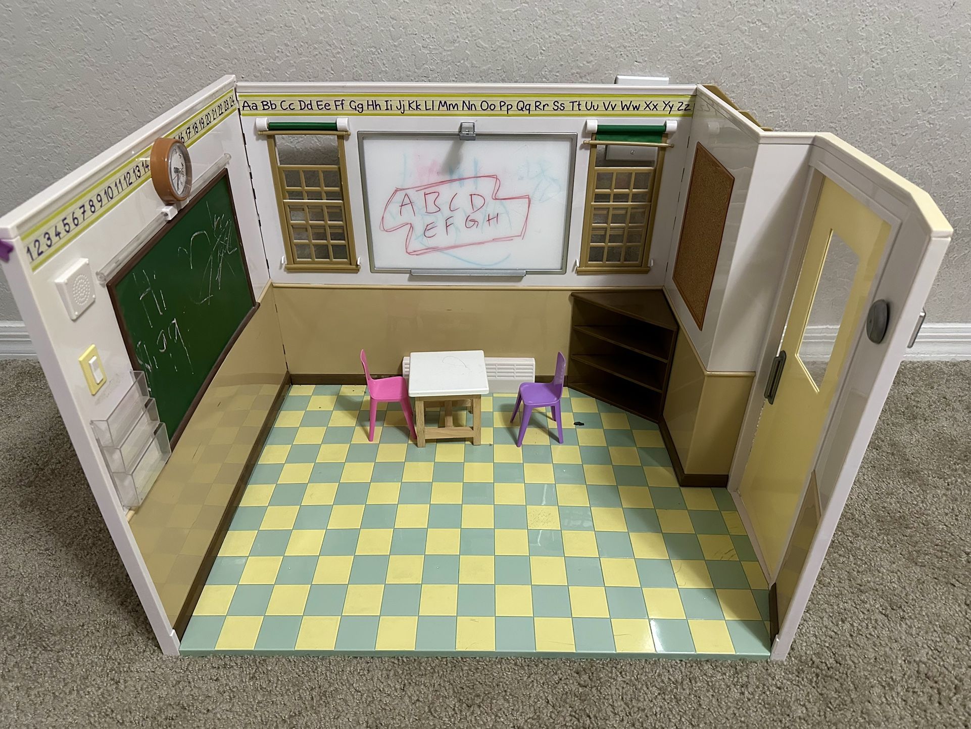 School Dollhouse With Lights And Music (Pet free and Smoke free home)