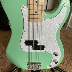 Bass Guitar Surf Green With Pearl Pickguard