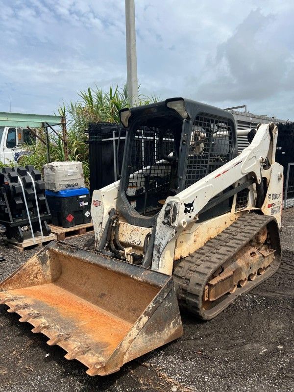 2017 BOBCAT, T590 SKID STEER LOADER
STEER-TRACK WITH AUXILIARY HYDRAULICS
OPEN CAB BOBCAT DIESEL ENGINE,