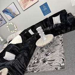 NEW SECTIONAL $1500 FREE DELIVERY FREE FLUFFY RUG 