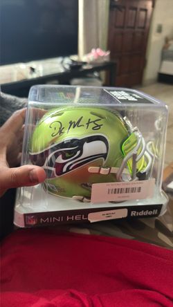 🏈 DK METCALF AUTOGRAPHED SEATTLE SEAHAWKS MINI HELMET 🏈