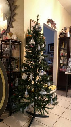 6’ 5” Christmas tree pre lid clear