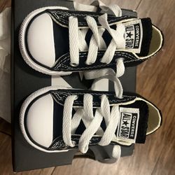 Baby Converse / Size 4 