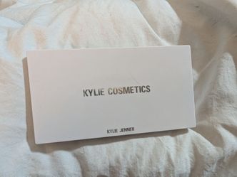KYLIE COSMETICS EYESHADOW PALETTE