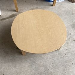 Table And 4 Chairs And A Table Light