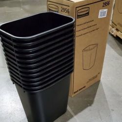 Medium Rubbermaid Trash Cans 