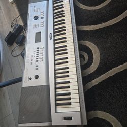 Piano Yamaha DGX-220