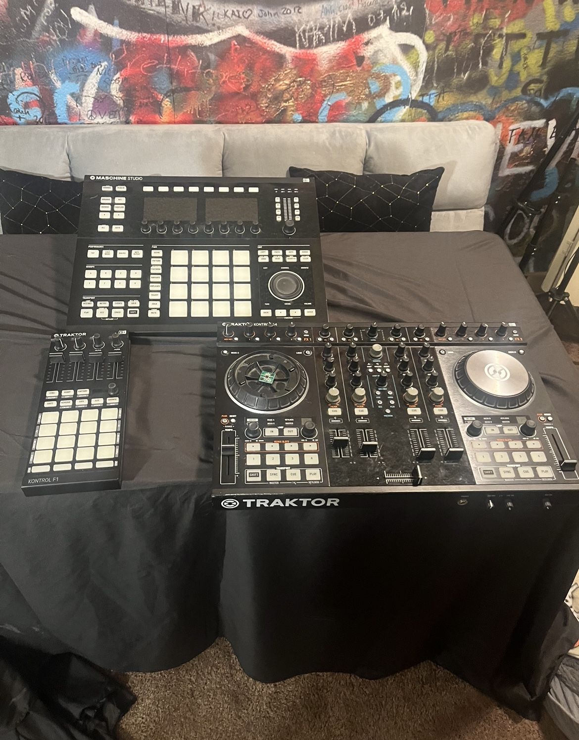 Native instruments maschine studio traktor s4 and F1