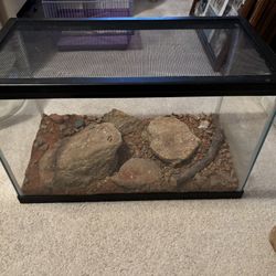 10 Gallon Aquarium/Terrarium With Screen Lid
