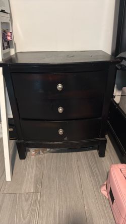 Dark Wood 3-Drawer Nightstand