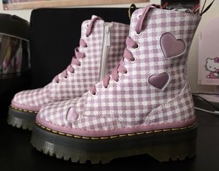 Dr Martens V-Day Boots (8 - women)
