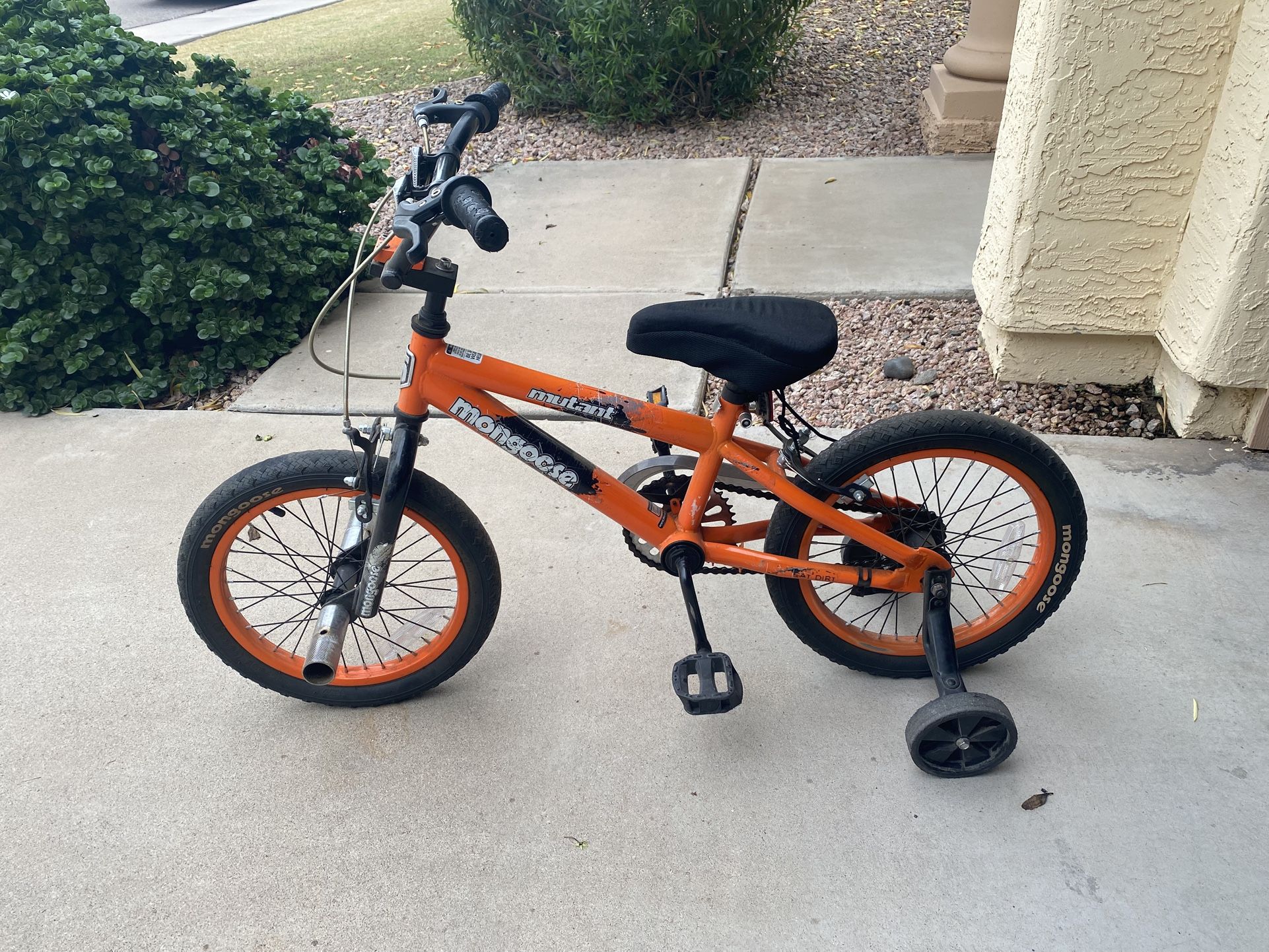 Kids Bike w/Training Wheels