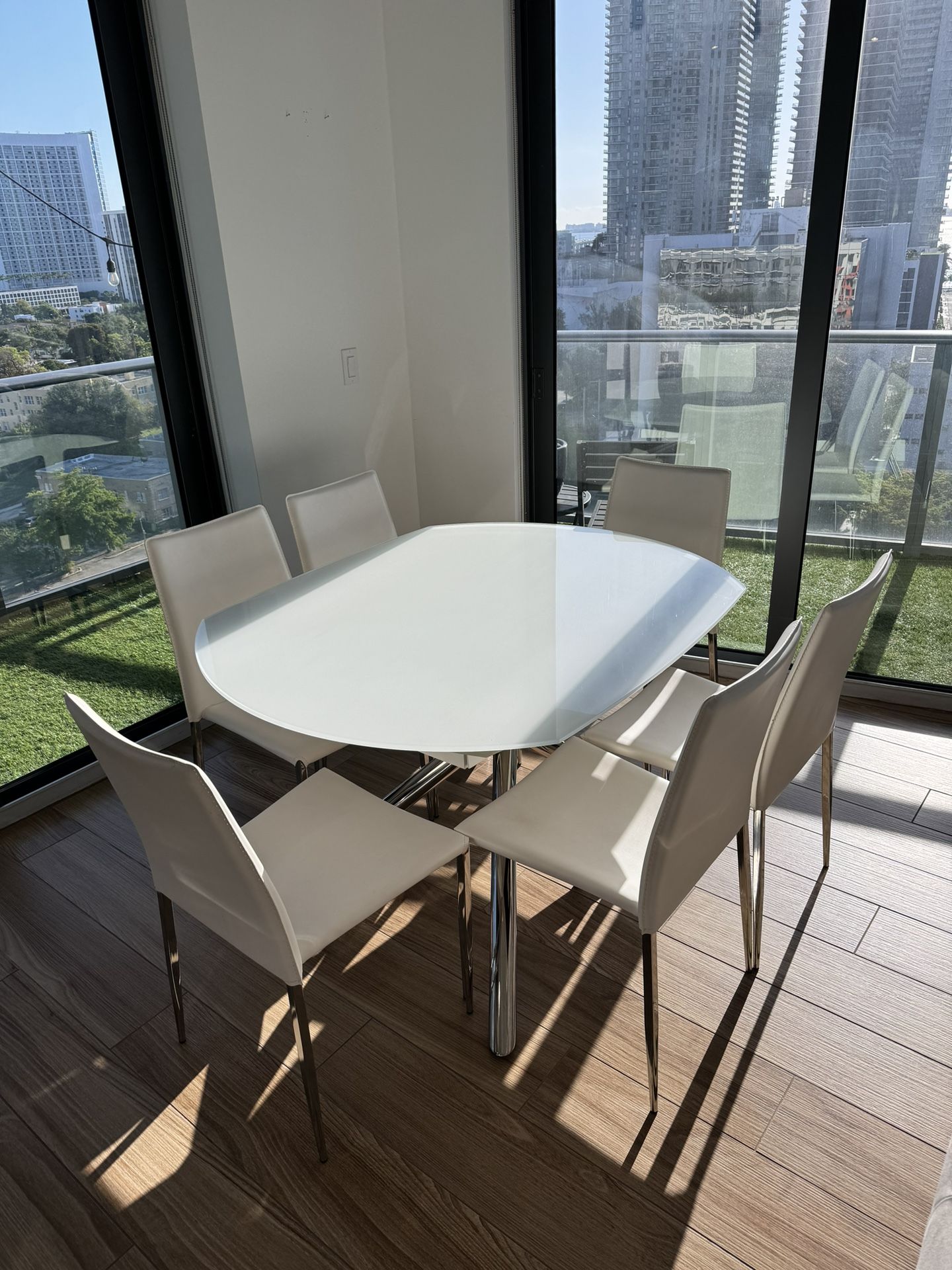 Extendable White Dining Room Tables & White Chairs